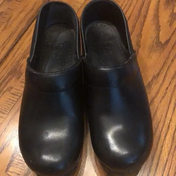 Dansko professional black box clog women’s size 6