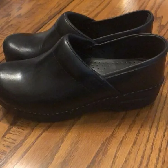 Dansko professional black box clog women’s size 6
