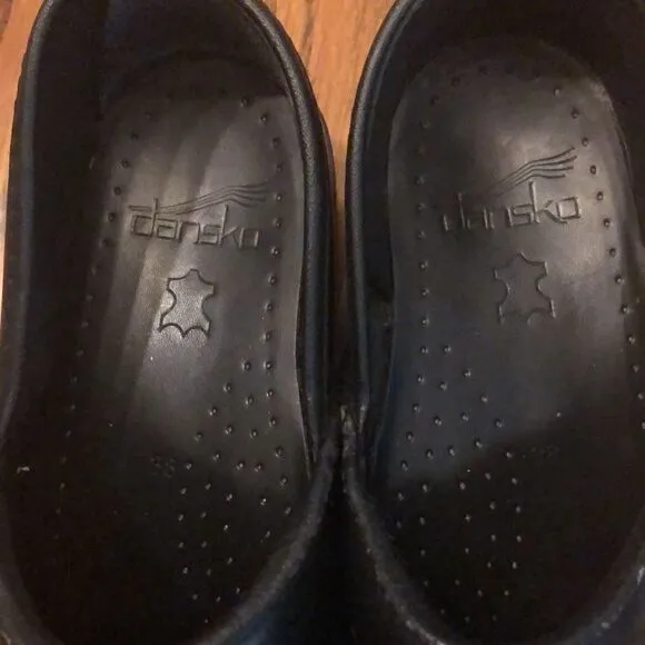 Dansko professional black box clog women’s size 6