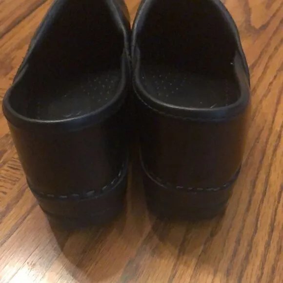 Dansko professional black box clog women’s size 6