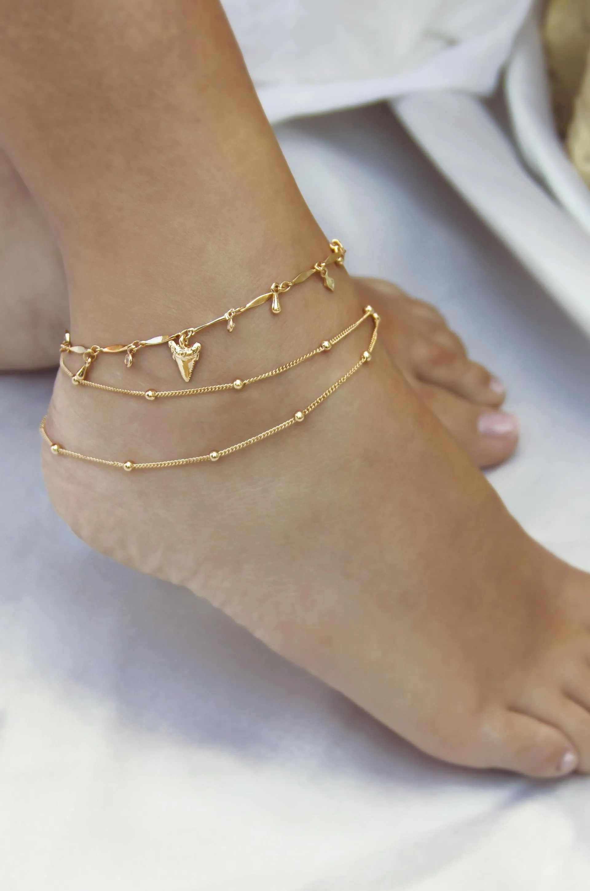 Delicate 18k Gold Plated Chain & Shark Tooth Anklet