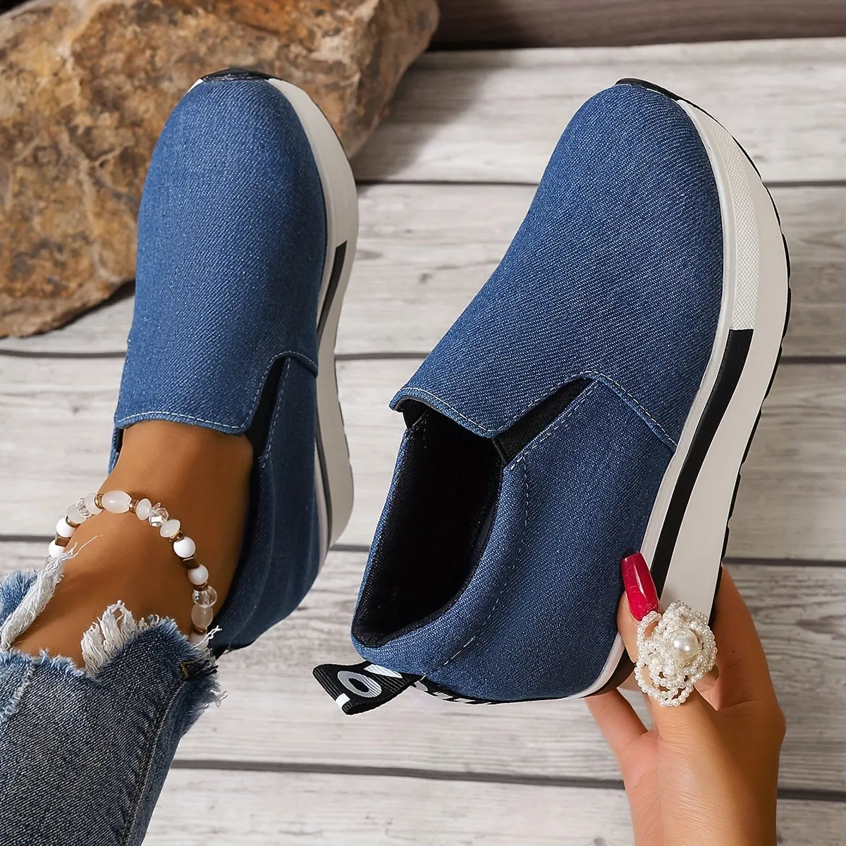 Gloria | Lightweight low-top shoes made from denim fabric