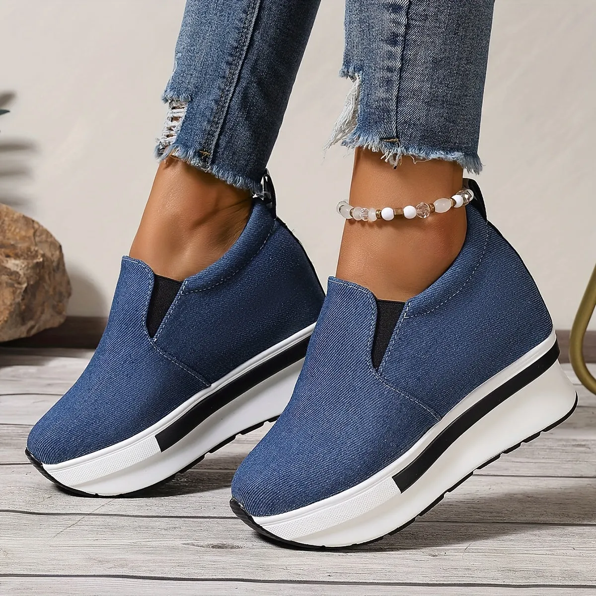 Gloria | Lightweight low-top shoes made from denim fabric