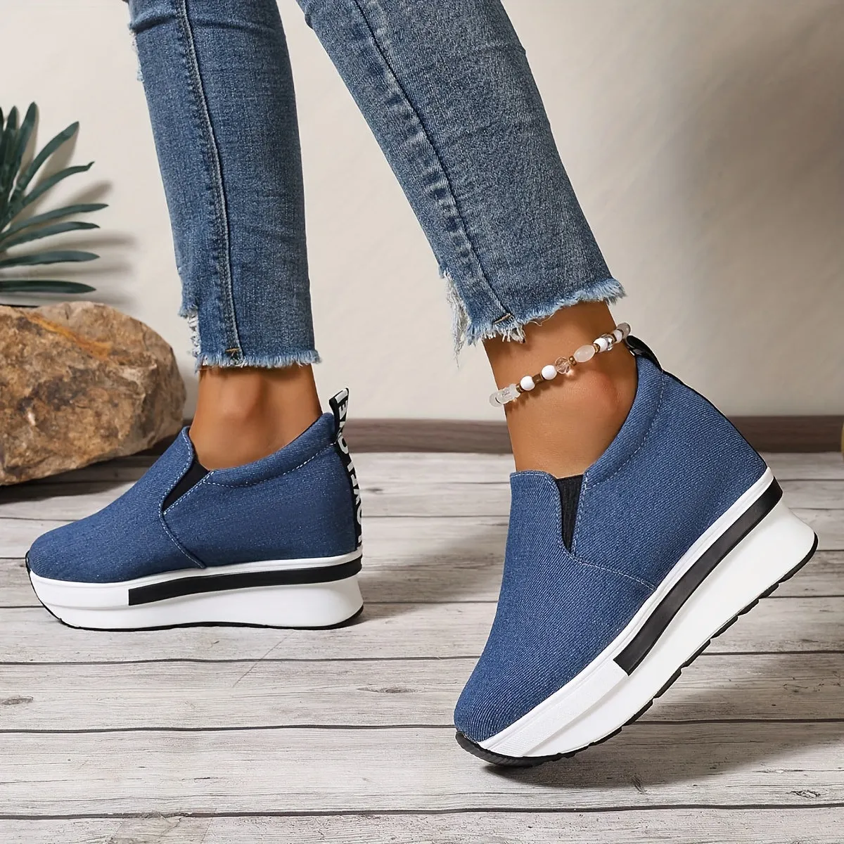 Gloria | Lightweight low-top shoes made from denim fabric