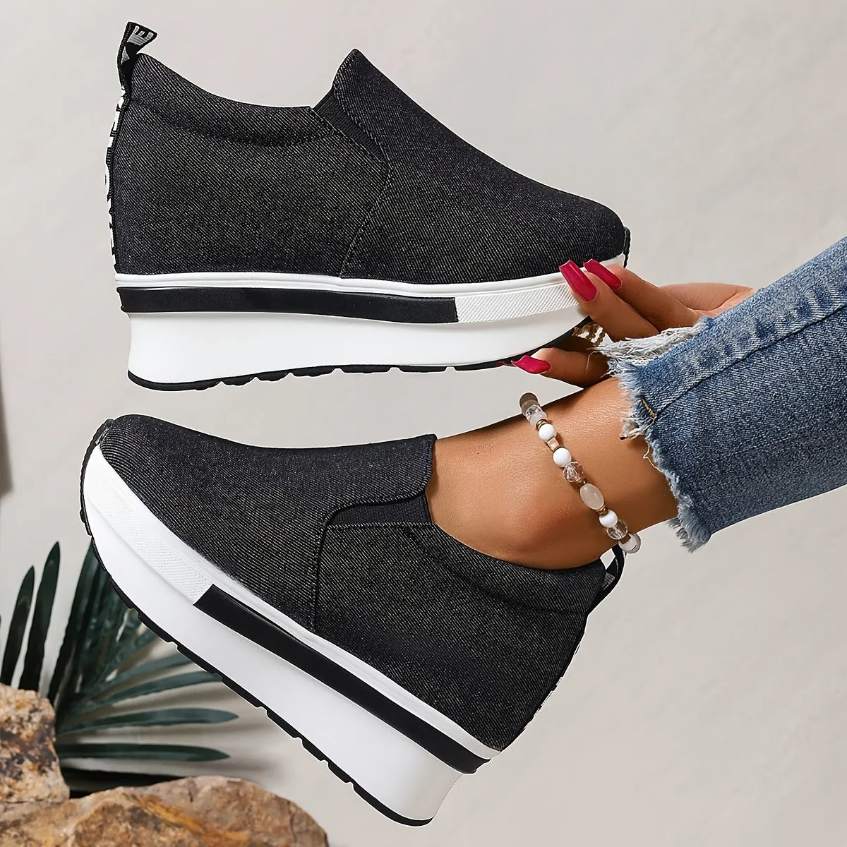 Gloria | Lightweight low-top shoes made from denim fabric