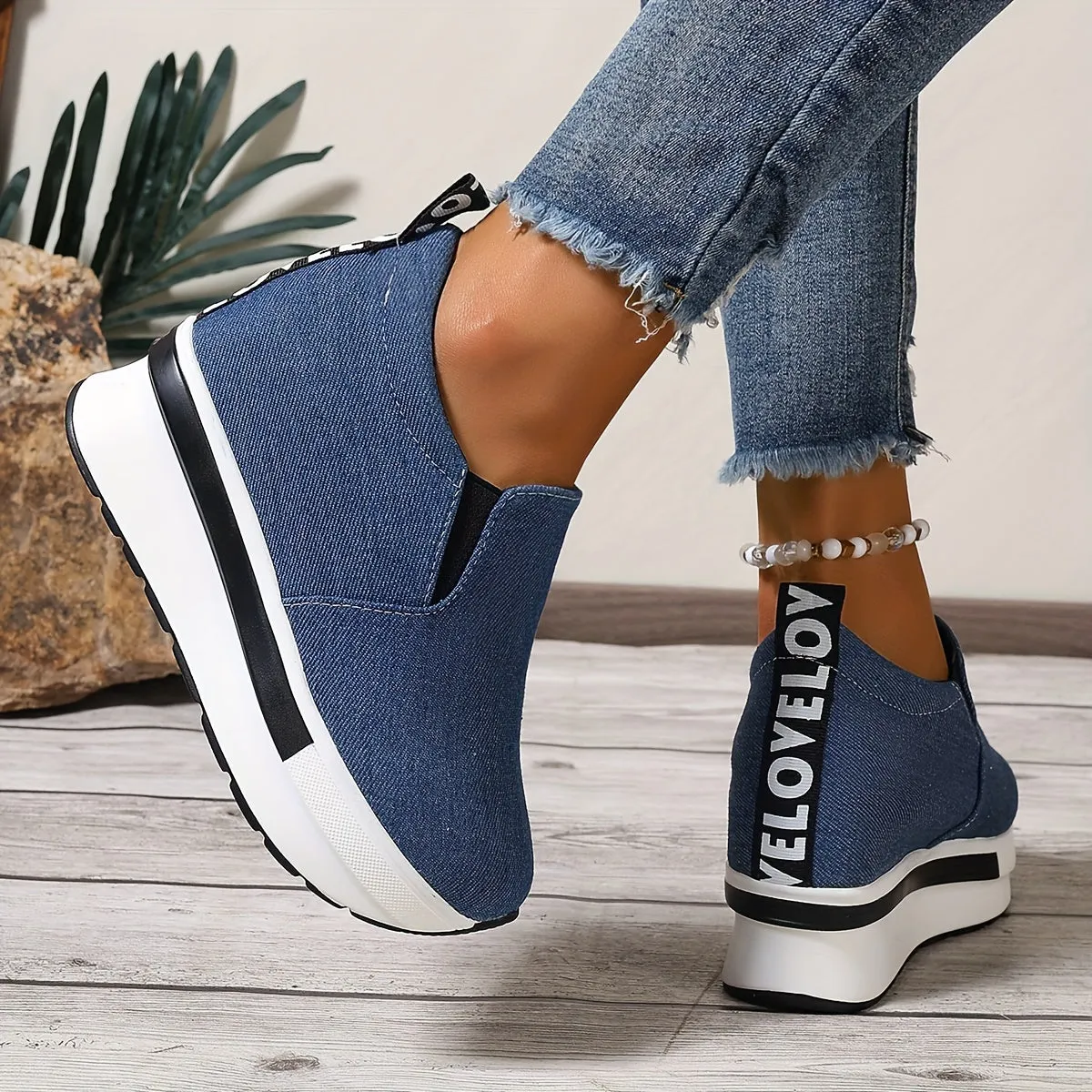 Gloria | Lightweight low-top shoes made from denim fabric