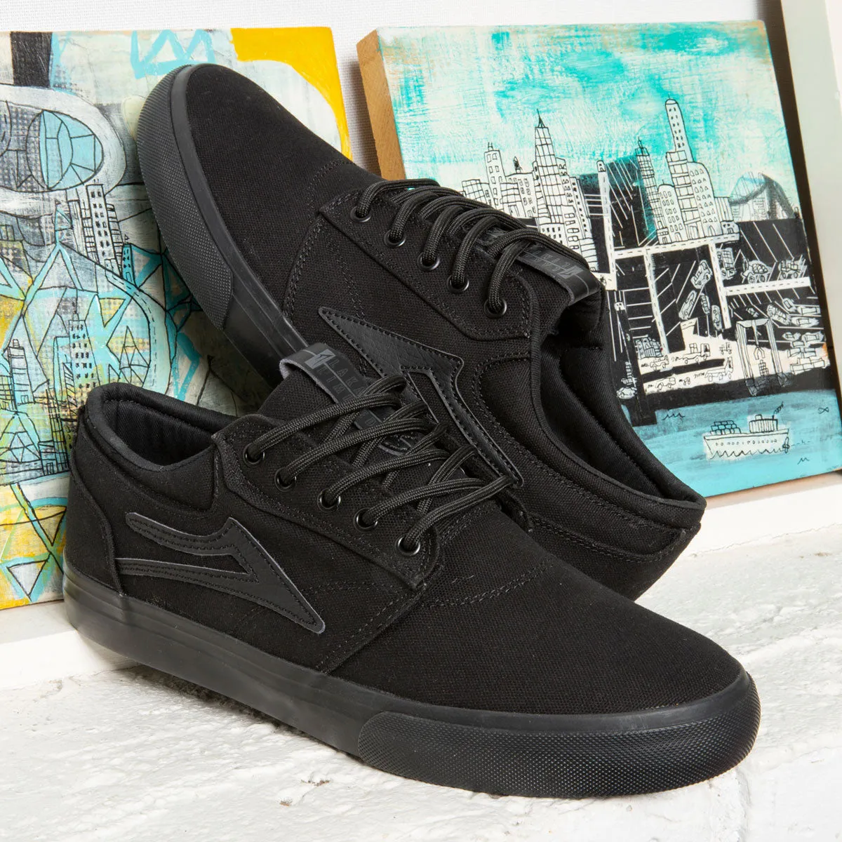 Griffin - Black/Black Canvas