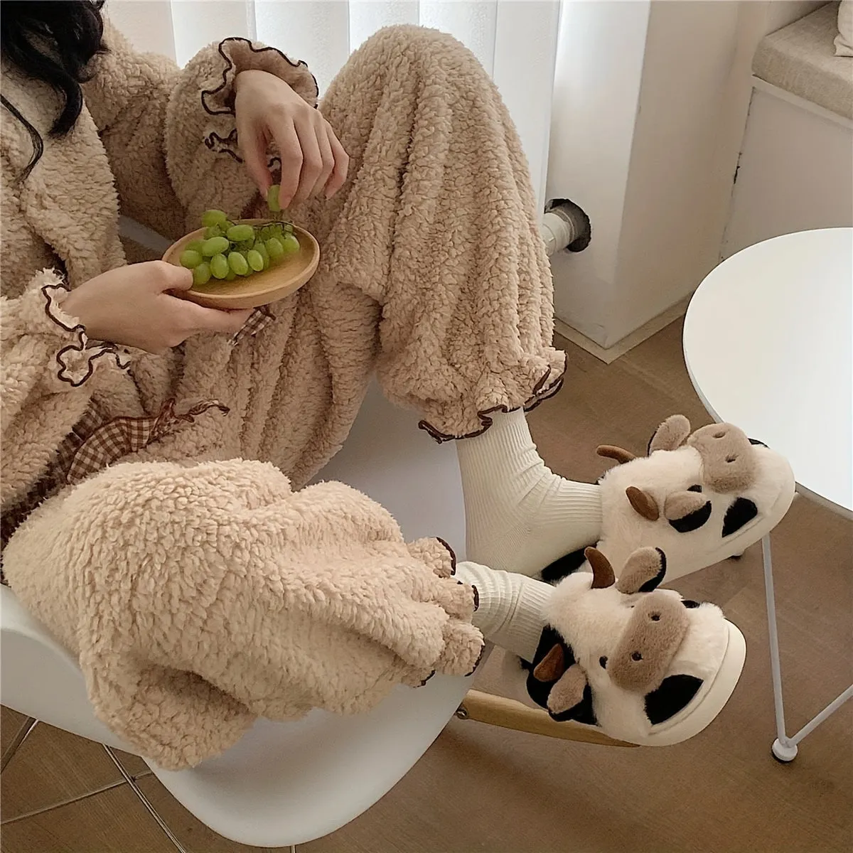 Mila - Schattige Koe Ontwerp Pluche Pantoffels, Warme Slip-On Sloffen