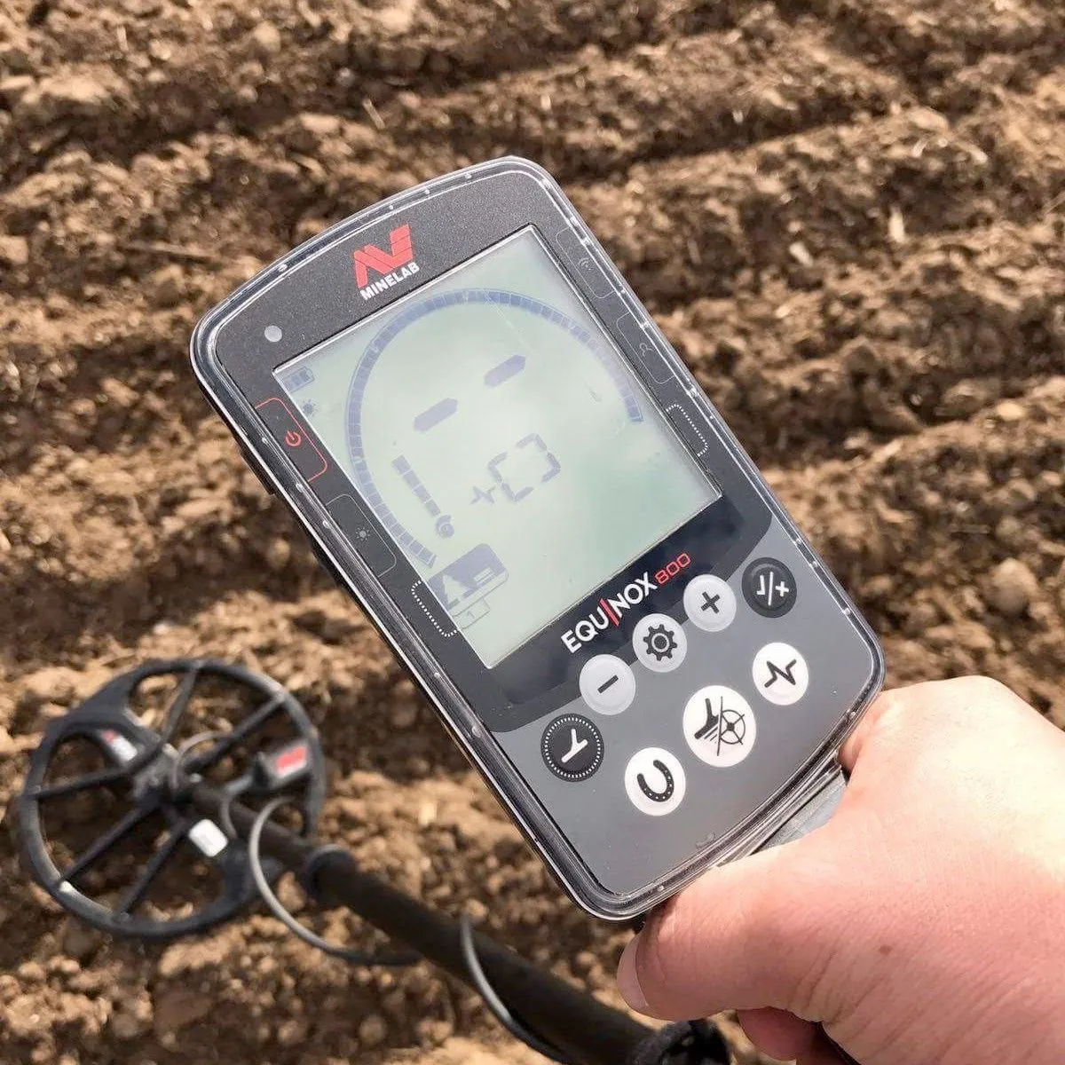 Minelab EQUINOX 800 Waterproof Metal Detector with Pro-Find 40
