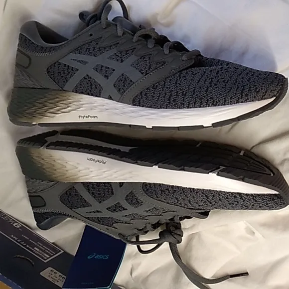 NIB Men's ASICS Roadhawk FlyteFoam grey shoes size 9.5